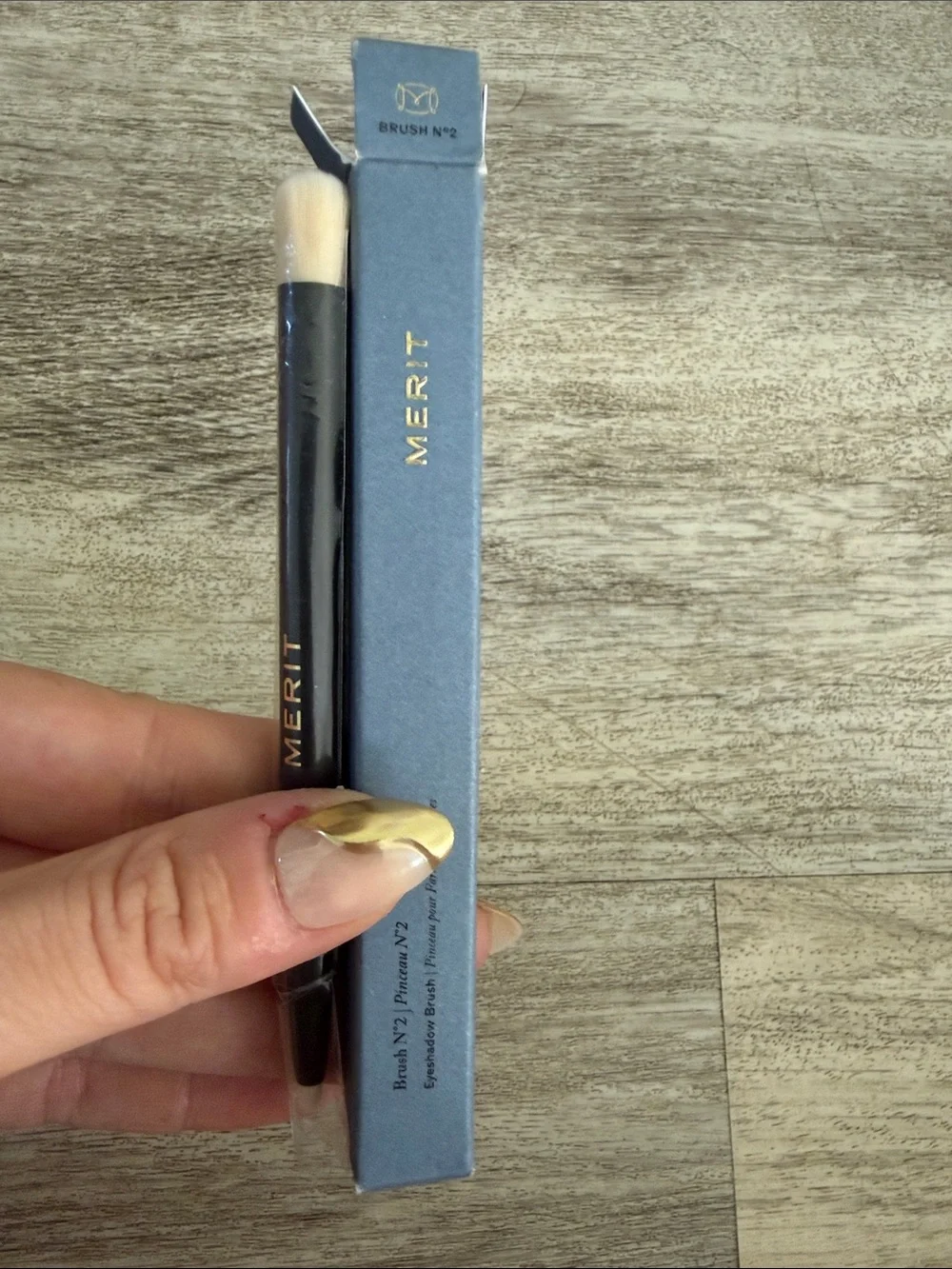 Merit Brush No.2 Eyeshadow Brush - Black Handle with Ivory Bristles